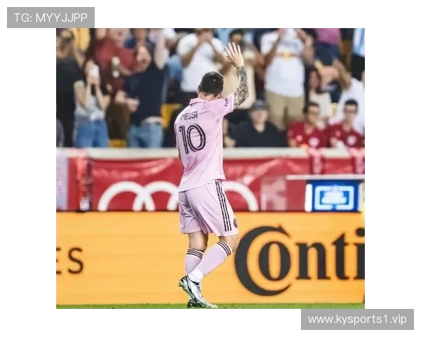 梅西模仿德约科维奇挥拍庆祝进球引发球迷热议